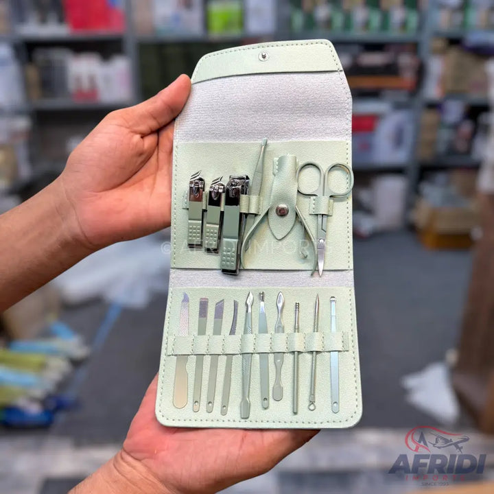 16-in-1 Personal Hygiene Manicure Kit - Green