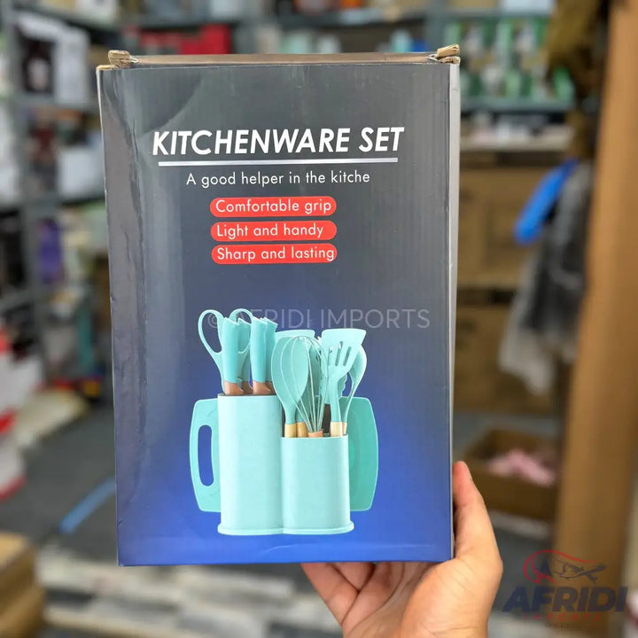 18 Piece Utencils & Knives Set