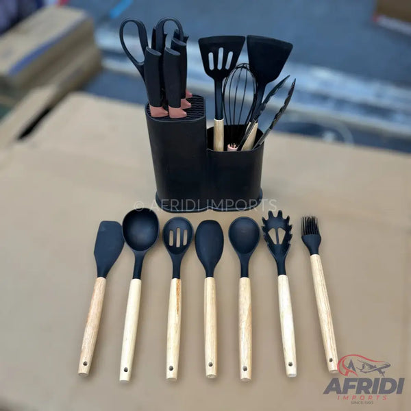 18 Piece Utencils & Knives Set