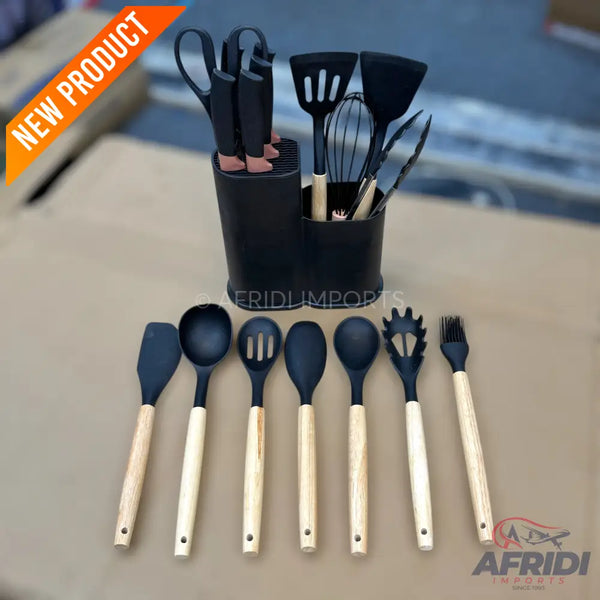 18 Piece Utencils & Knives Set