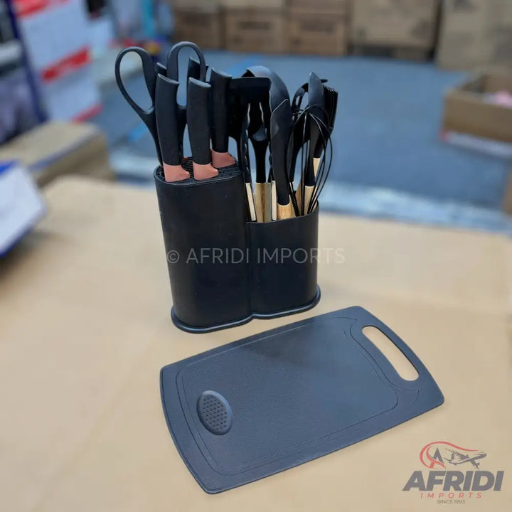 18 Piece Utencils & Knives Set