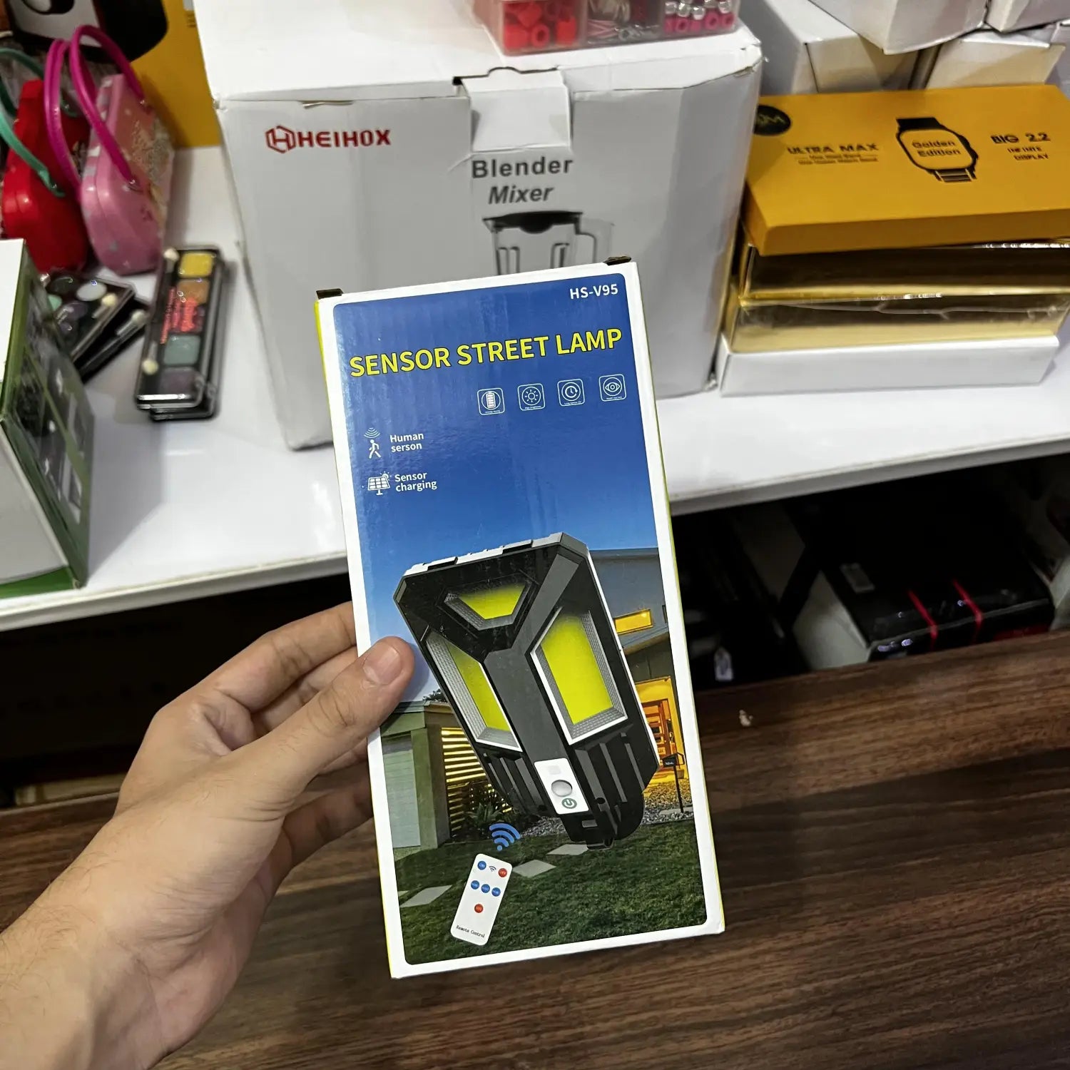 Boxed imported sensor street lamp HS-V95 with remote control and motion sensor for outdoor lighting
