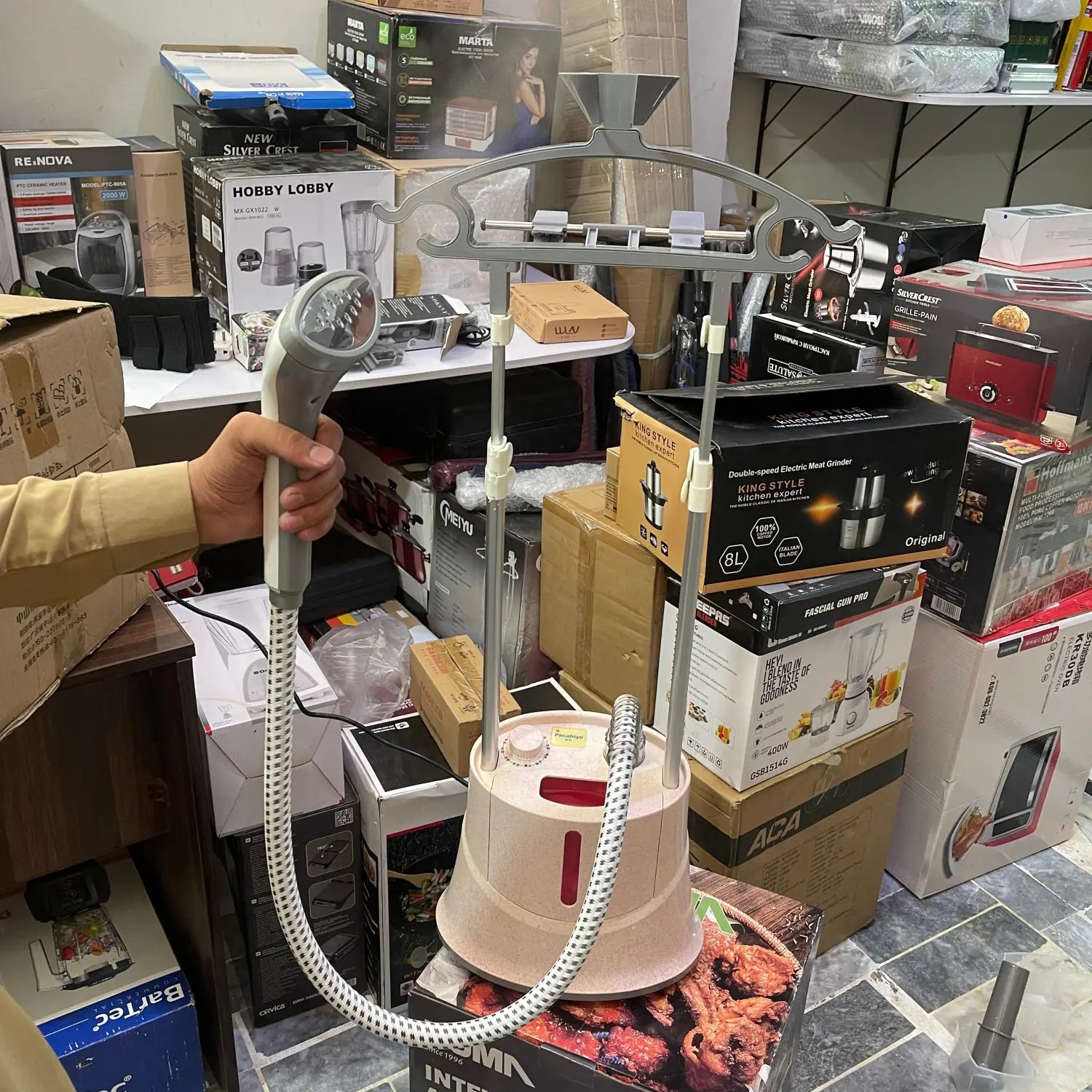Professional garment steamer with handheld nozzle from Lot Imported Pacafriyo