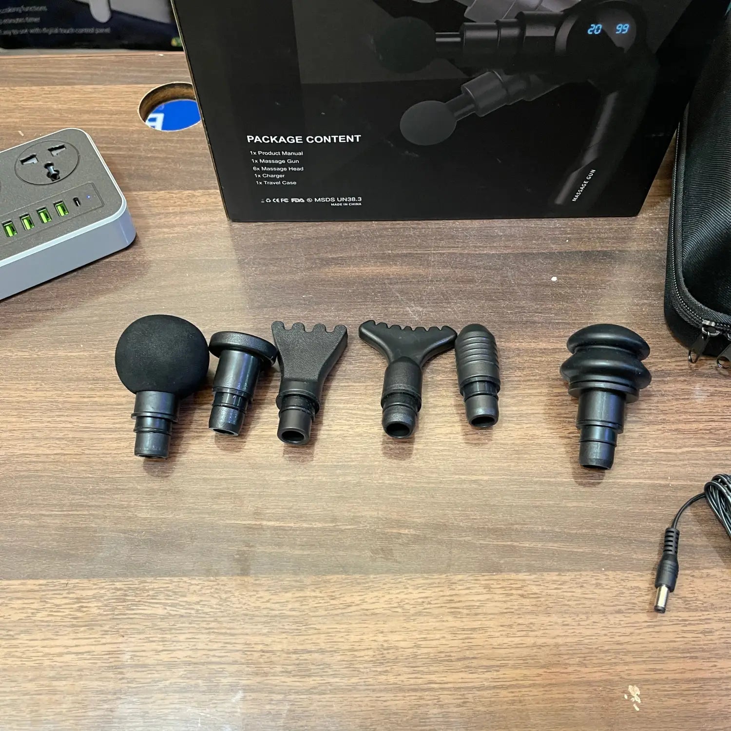 Folding Massager Gun Le8 with six interchangeable heads for effective muscle relief