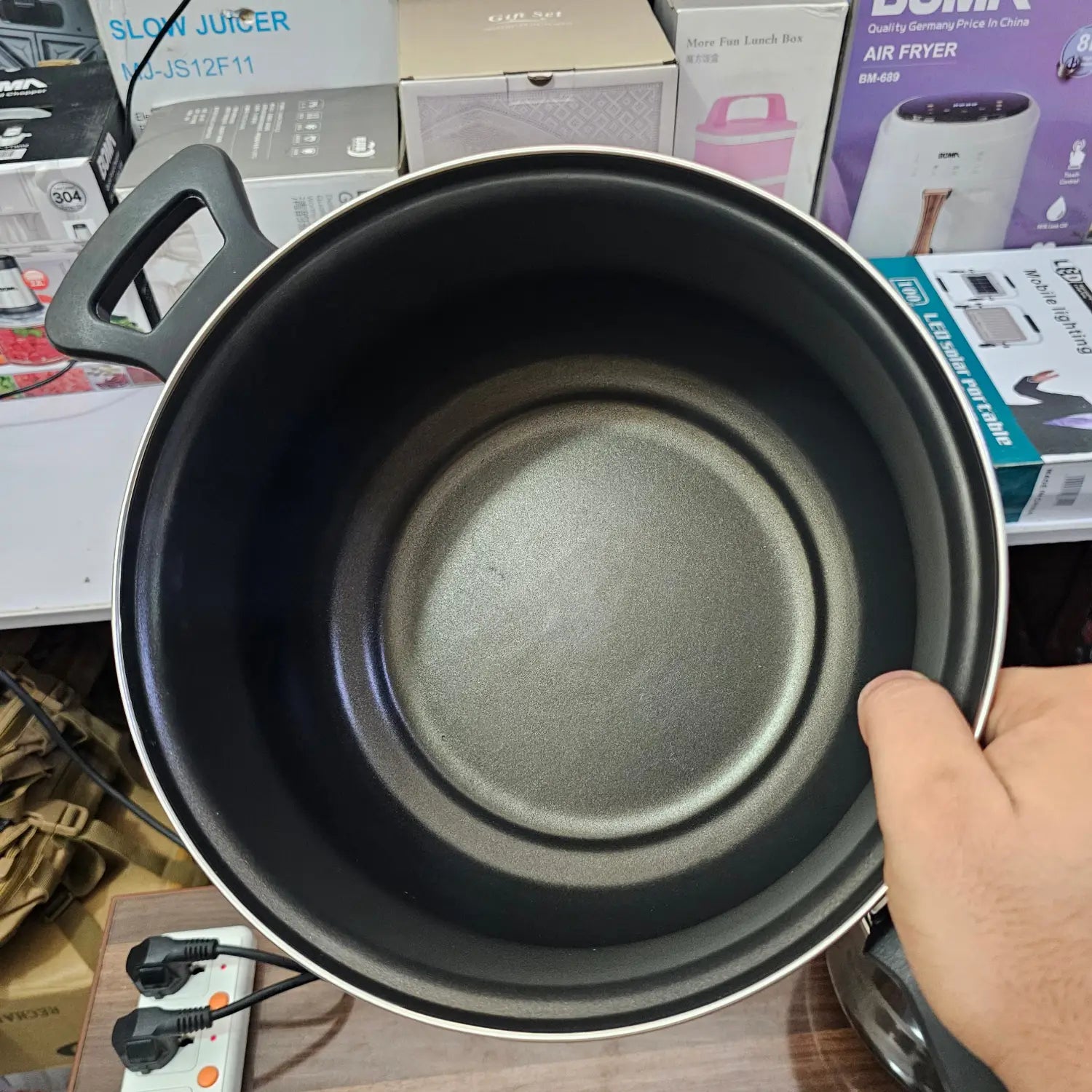 Black non-stick cookware set with handle, ideal for casserole size cooking