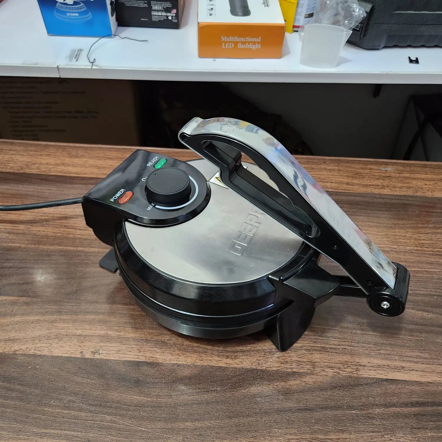Original Geepas electric griddle with warranty, featuring temperature control and indicator lights