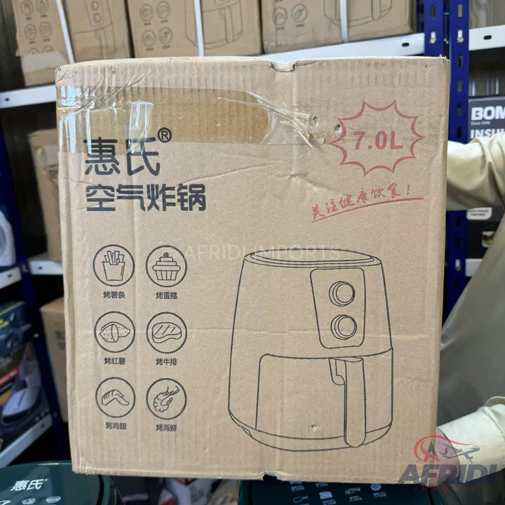 Cardboard box for a 7.0L air fryer, featuring cooking icons for various foods.