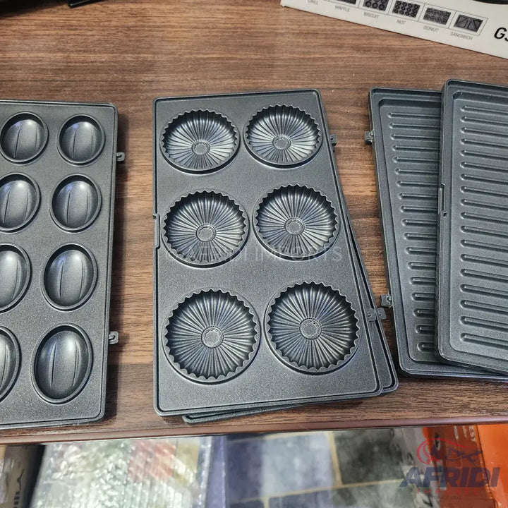 Interchangeable non-stick baking plates for a multi-function snack maker.