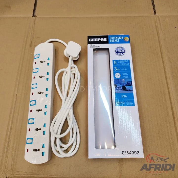 White 5-outlet extension cord with a 3-meter cable.
