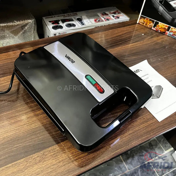 Black sandwich maker with indicator lights.