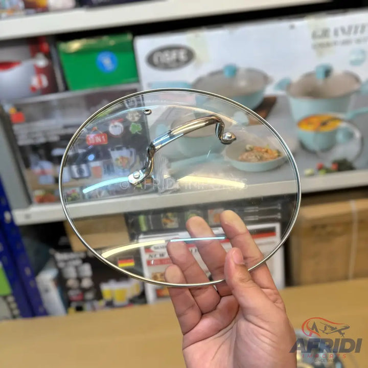 Clear glass lid with a metal handle.