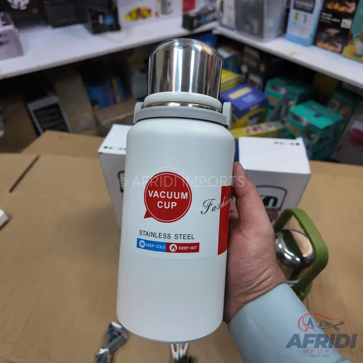 White stainless steel vacuum cup with silver lid.