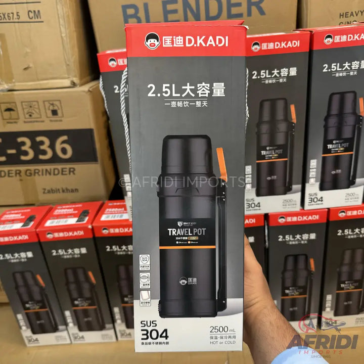 Black D.KADI ’Travel Pot’ thermos with orange accents, 2.5L capacity, made of SUS 304 stainless steel, designed to keep liquids hot or cold.