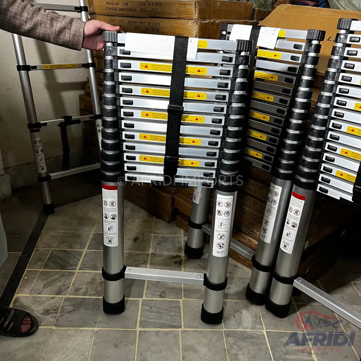 Lot Imported Telescopic Ladder 5M