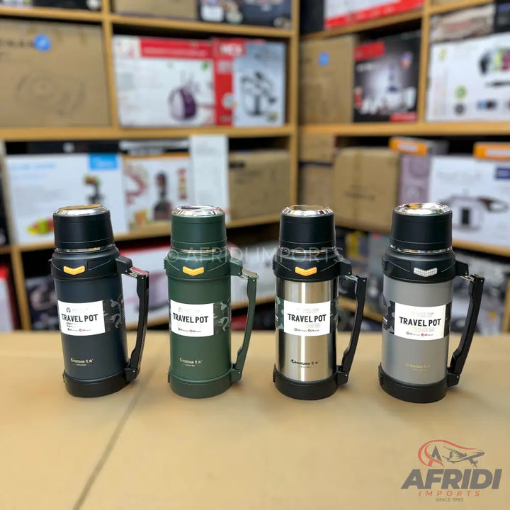 Four ’Travel Pot’ thermoses in black, green, silver, and gray.
