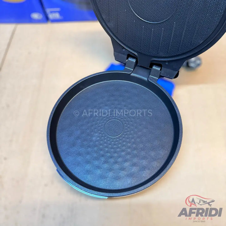Open waffle maker with non-stick cooking plates