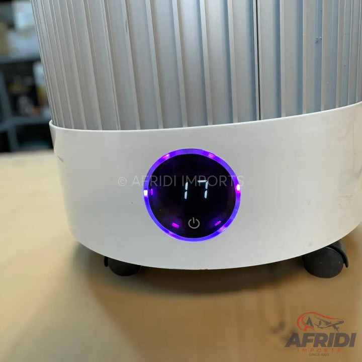 White humidifier with a circular digital display showing ’17’’ and a power button.