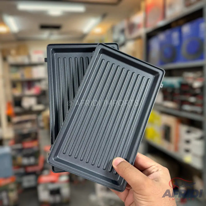 Removable grill plates for a sandwich maker or similar appliance.